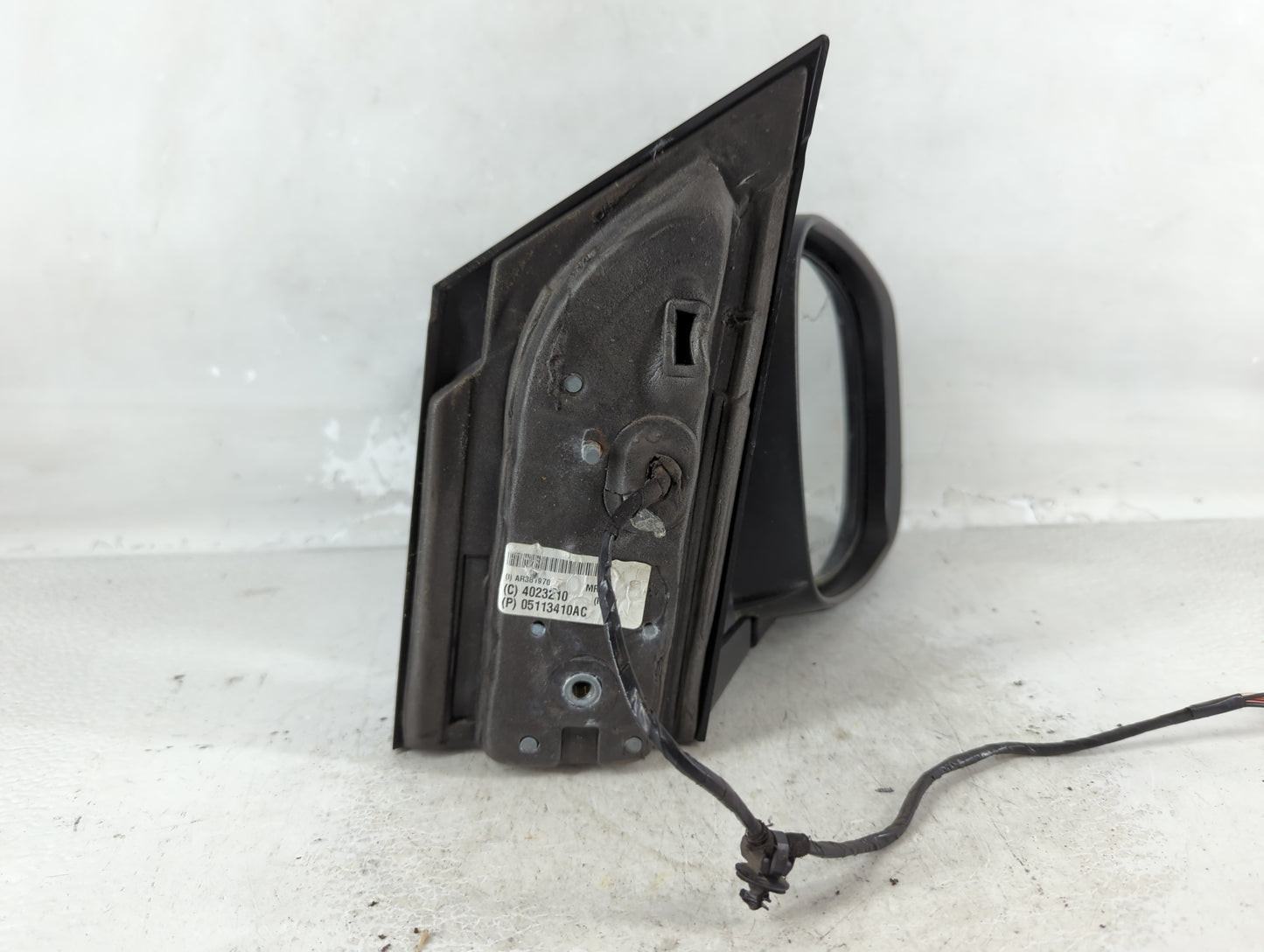 2008 Dodge Grand Caravan Passenger Right Side View Manual Door Mirror - Oemusedautoparts1.com