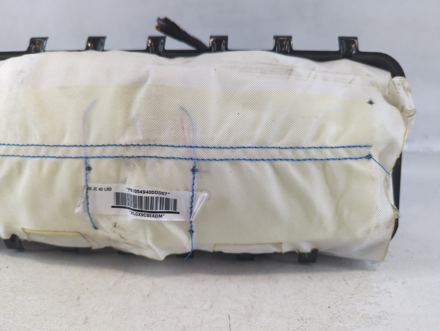 2009-2010 Dodge Journey Air Bag Passenger Right Dashboard OEM P/N:P52029371AE Fits Fits 2009 2010 OEM Used Auto Parts - Oemu