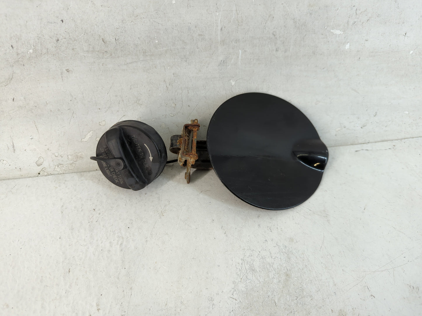 2010 Dodge Journey Fuel Tank Door Lid Gas Tank Black - Oemusedautoparts1.com