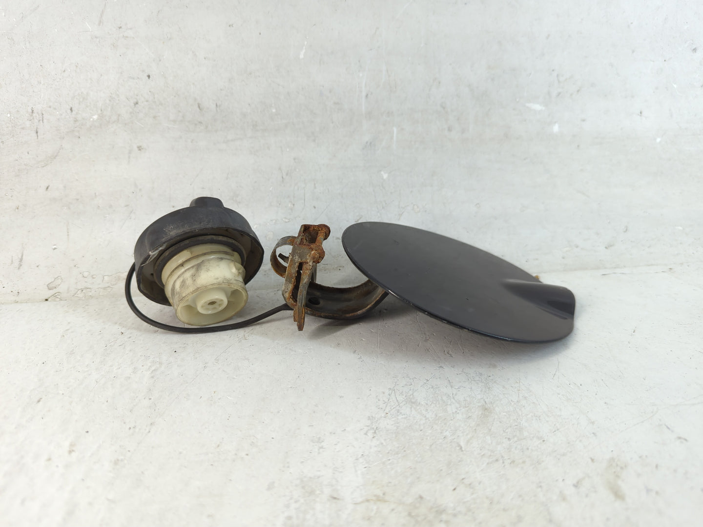 2010 Dodge Journey Fuel Tank Door Lid Gas Tank Black - Oemusedautoparts1.com