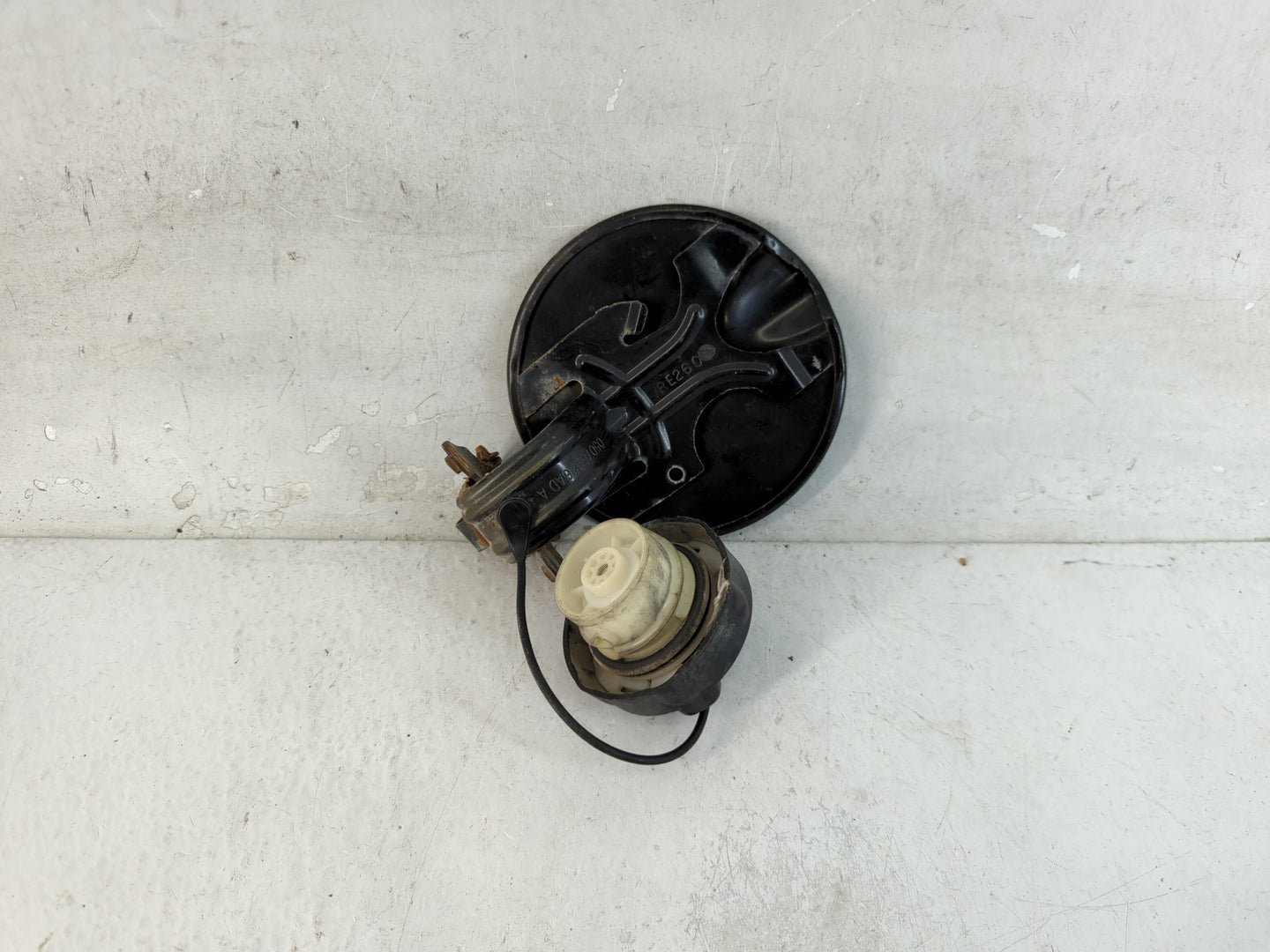 2010 Dodge Journey Fuel Tank Door Lid Gas Tank Black - Oemusedautoparts1.com