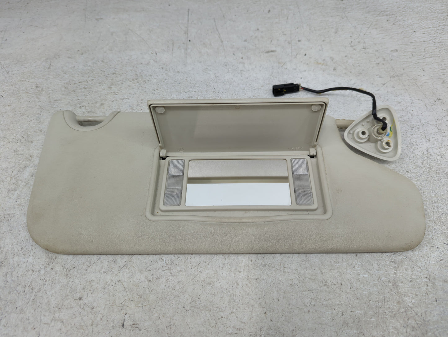 2009-2010 Dodge Journey Sun Visor Shade Replacement Passenger Right Mirror Fits Fits 2009 2010 OEM Used Auto Parts - Oemused