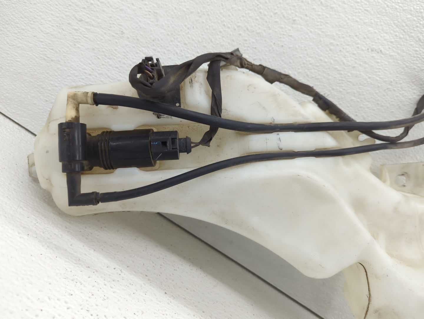 2010 Dodge Journey Windshield Washer Fluid Reservoir Bottle Oem - Oemusedautoparts1.com