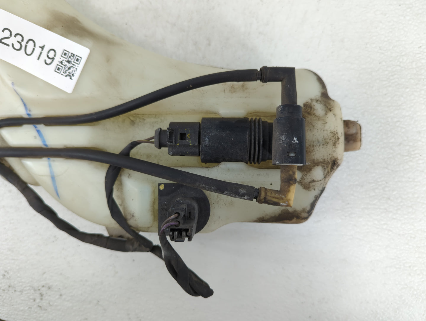 2010 Dodge Journey Windshield Washer Fluid Reservoir Bottle Oem - Oemusedautoparts1.com