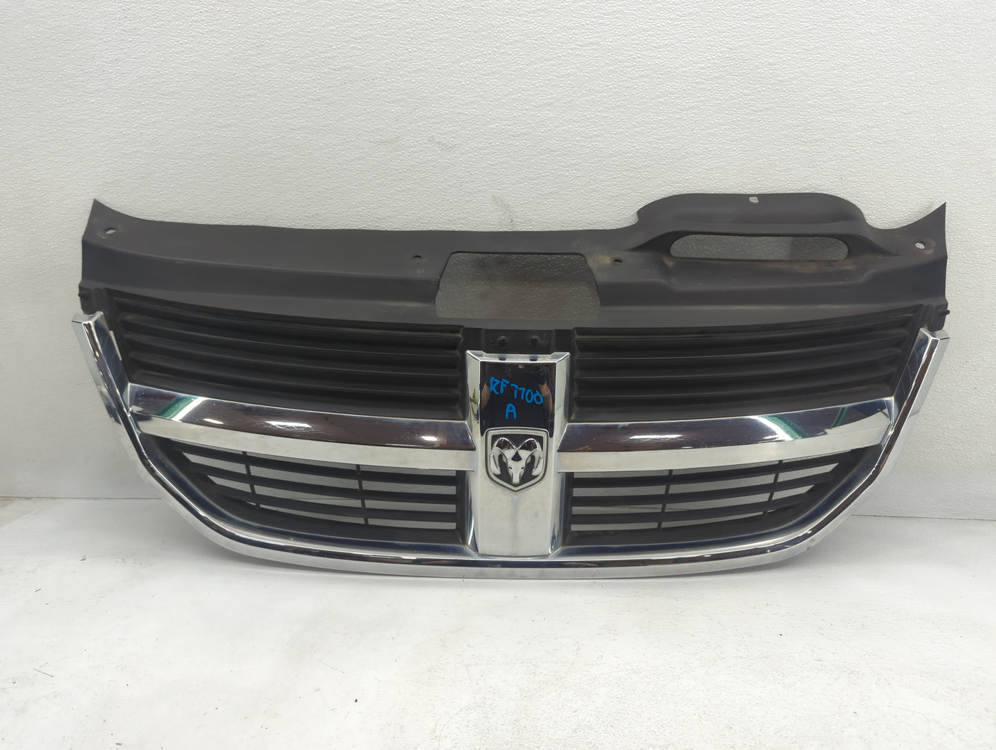 2010 Dodge Journey Front Bumper Grille Cover - Oemusedautoparts1.com