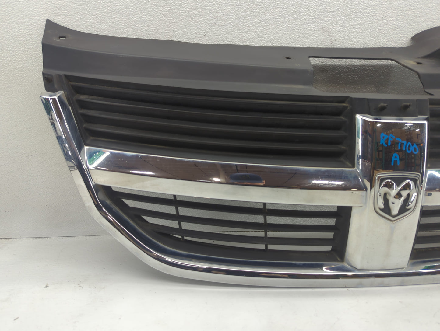 2010 Dodge Journey Front Bumper Grille Cover - Oemusedautoparts1.com