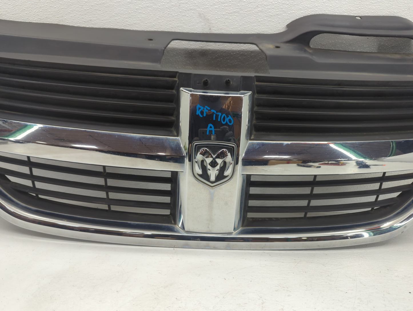 2010 Dodge Journey Front Bumper Grille Cover - Oemusedautoparts1.com
