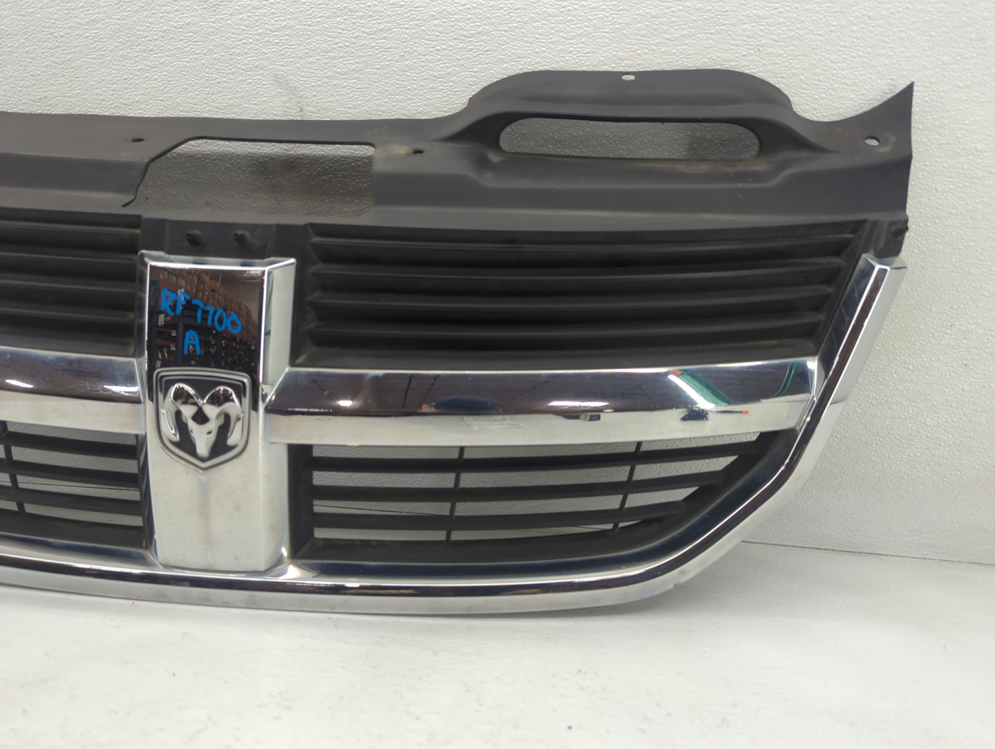 2010 Dodge Journey Front Bumper Grille Cover - Oemusedautoparts1.com