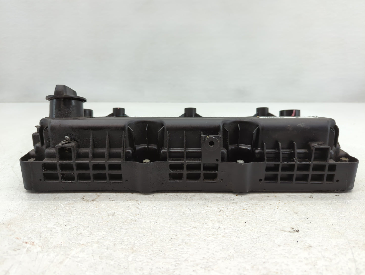 2010 Dodge Journey Driver Left Cylinder Head Valve Cover P/N:P04892551AA Fits OEM Used Auto Parts - Oemusedautoparts1.com