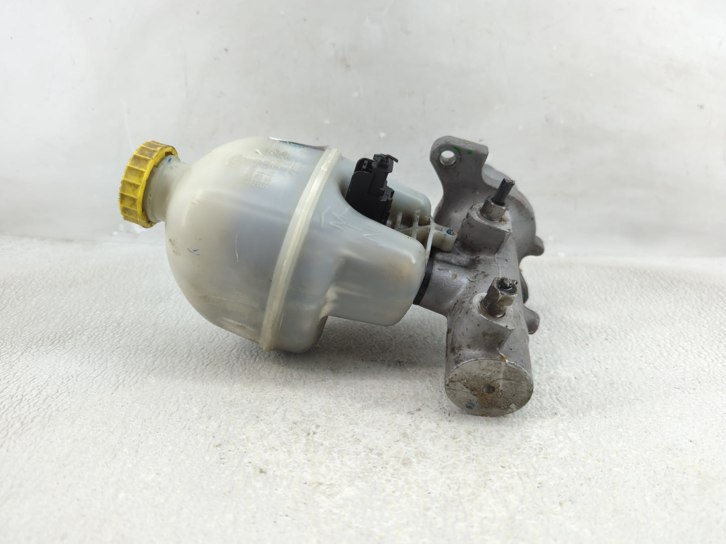 2007-2008 Dodge Ram 1500 Brake Master Cylinder - Oemusedautoparts1.com