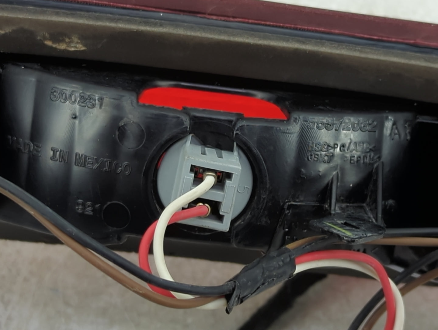 2010 Dodge Ram 1500 Third Brake Light Tail Light P/N:55372082 Fits OEM Used Auto Parts - Oemusedautoparts1.com