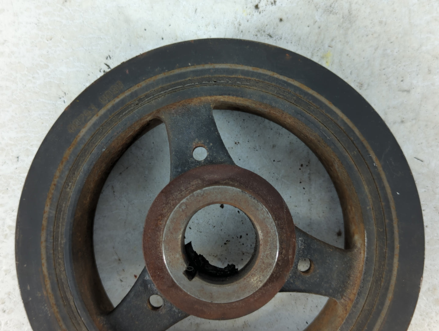 2010 Ford Crown Victoria Crankshaft Pulley - Oemusedautoparts1.com
