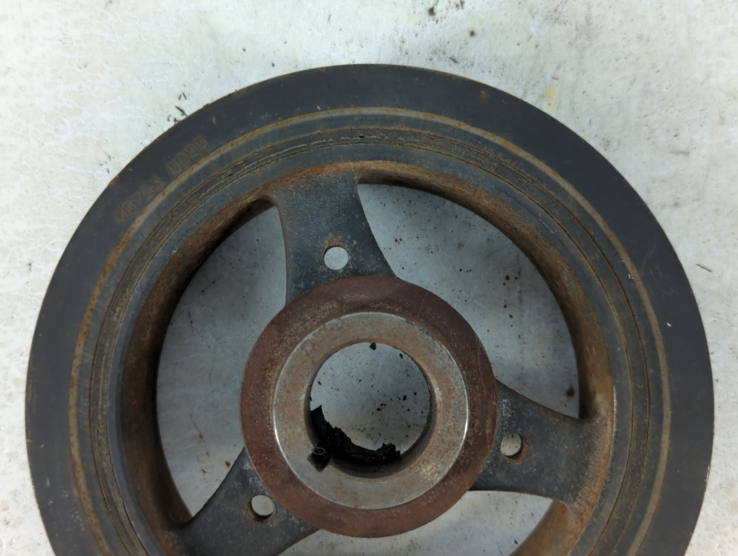 2010 Ford Crown Victoria Crankshaft Pulley - Oemusedautoparts1.com