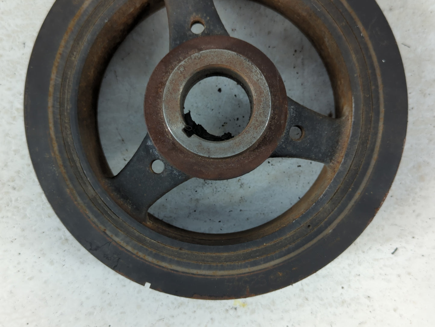 2010 Ford Crown Victoria Crankshaft Pulley - Oemusedautoparts1.com