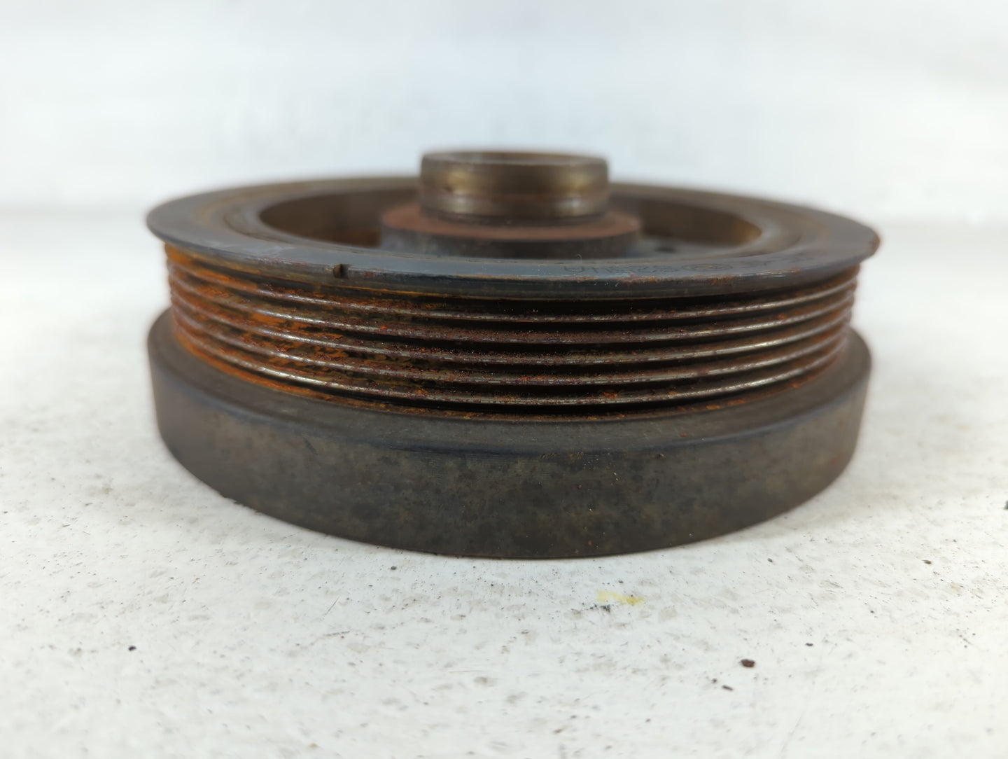 2010 Ford Crown Victoria Crankshaft Pulley - Oemusedautoparts1.com