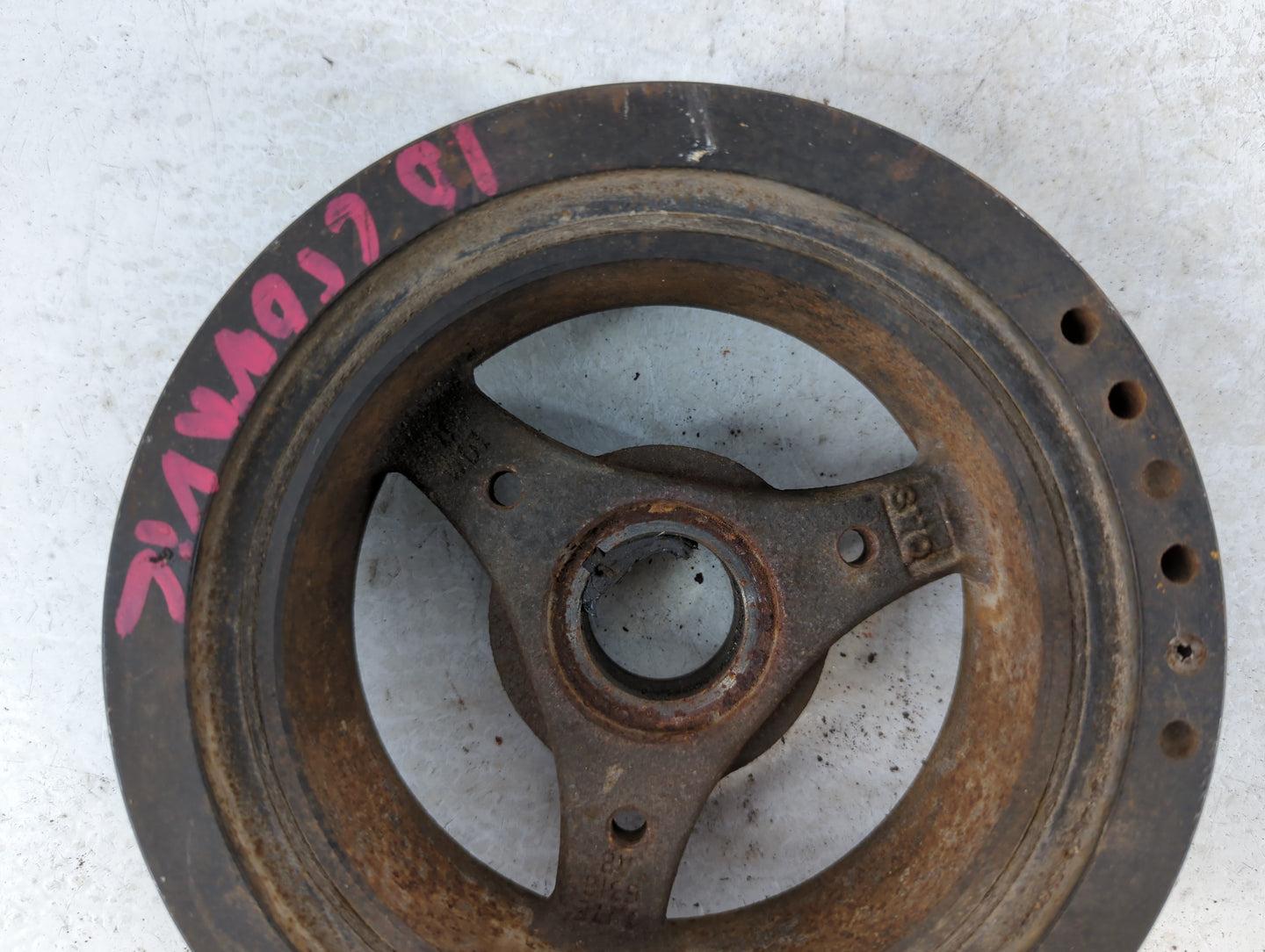 2010 Ford Crown Victoria Crankshaft Pulley - Oemusedautoparts1.com