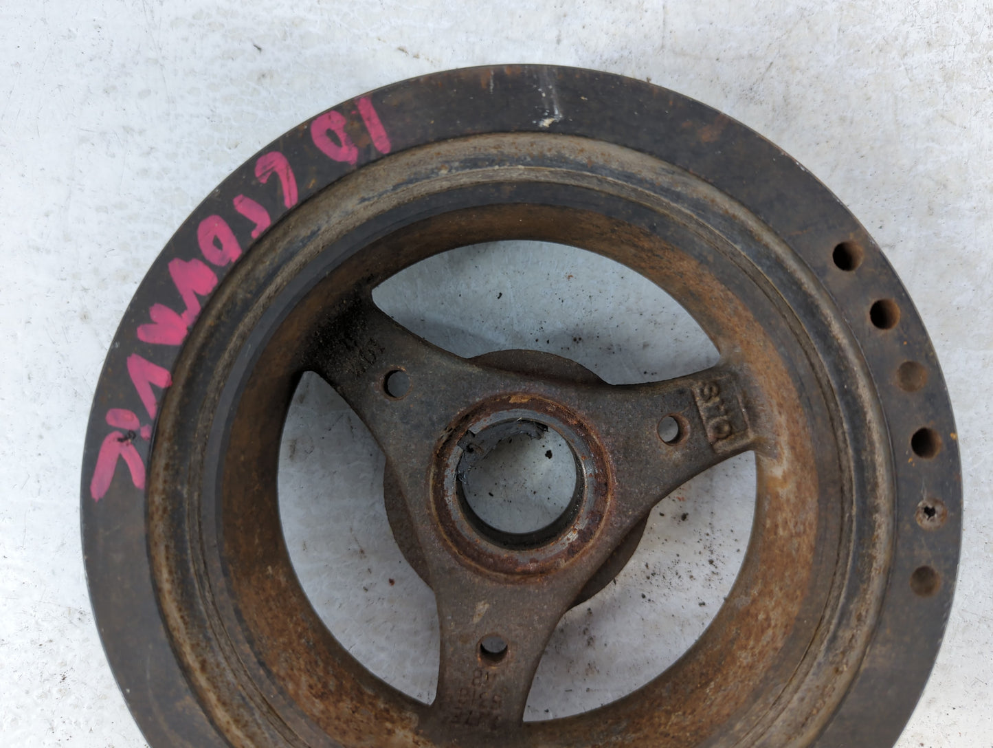 2010 Ford Crown Victoria Crankshaft Pulley - Oemusedautoparts1.com