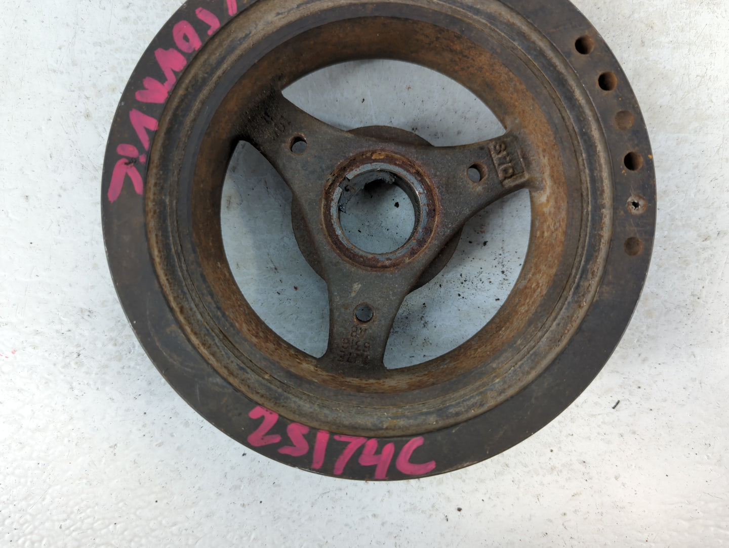 2010 Ford Crown Victoria Crankshaft Pulley - Oemusedautoparts1.com