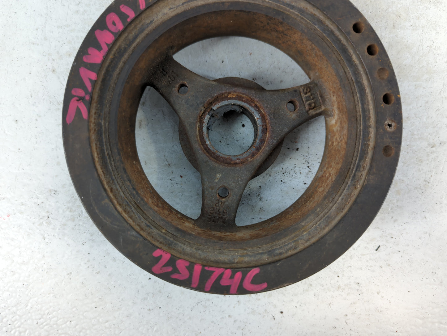 2010 Ford Crown Victoria Crankshaft Pulley - Oemusedautoparts1.com