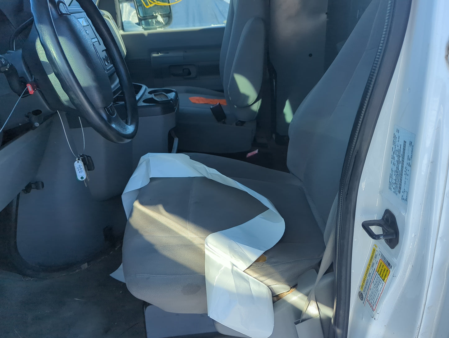 2009-2014 Ford E-150 Driver Front Seat Oem - Oemusedautoparts1.com
