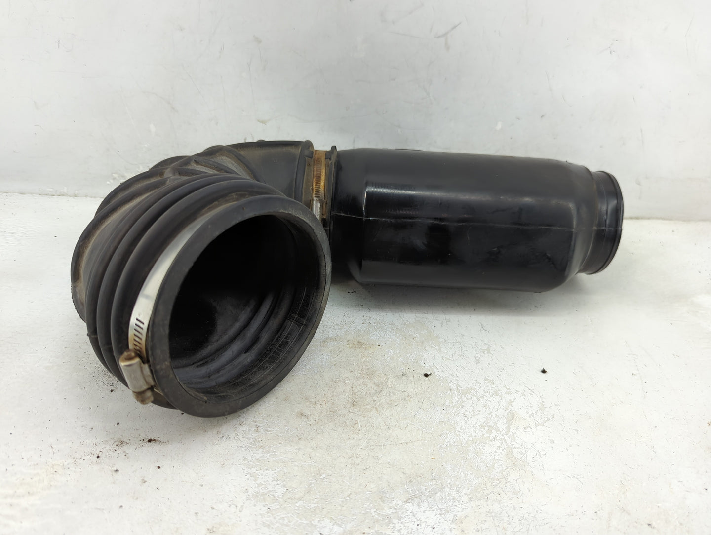Ford E-150 Air Cleaner Intake Duct Hose Tube - Oemusedautoparts1.com