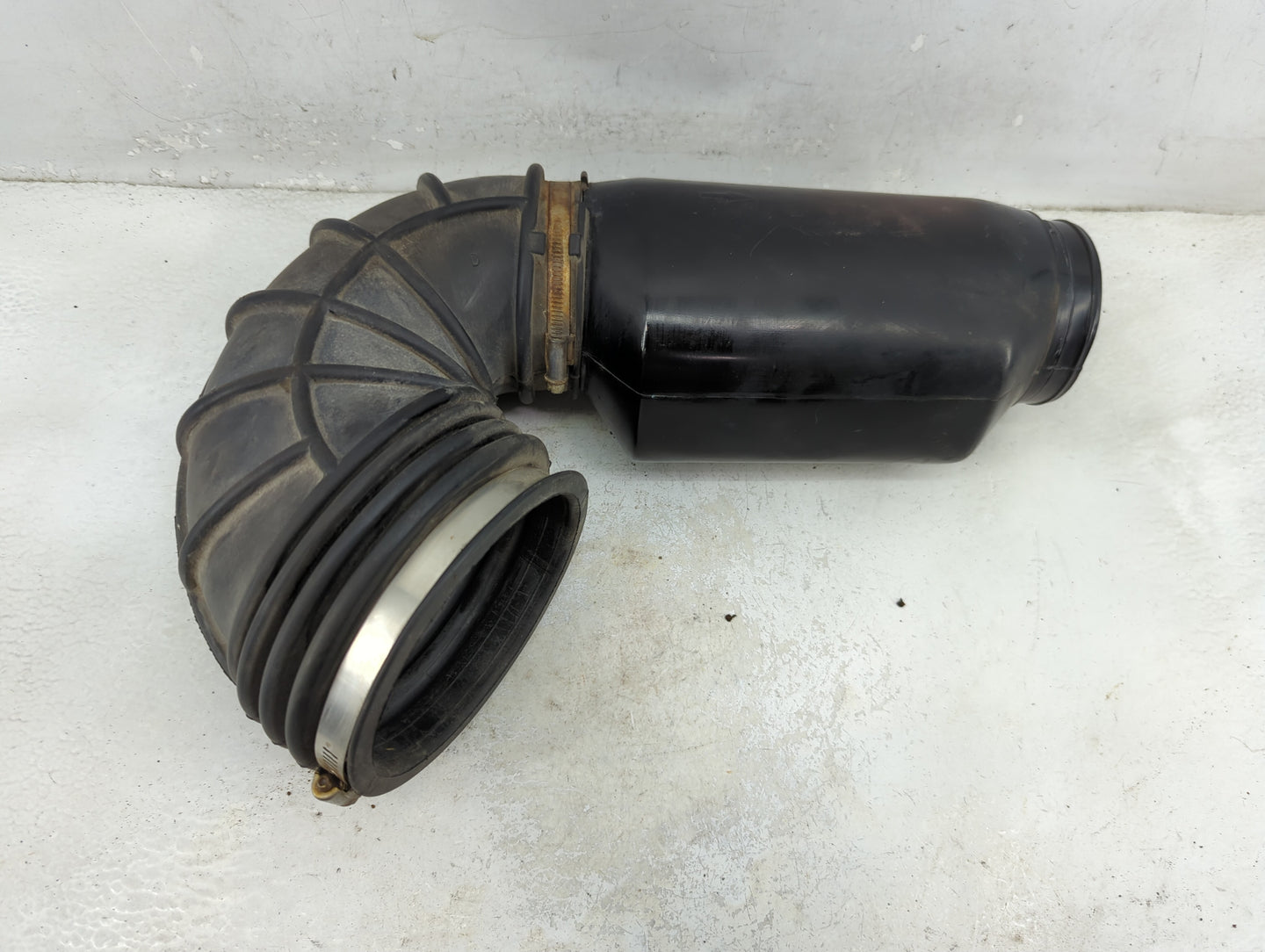 Ford E-150 Air Cleaner Intake Duct Hose Tube - Oemusedautoparts1.com