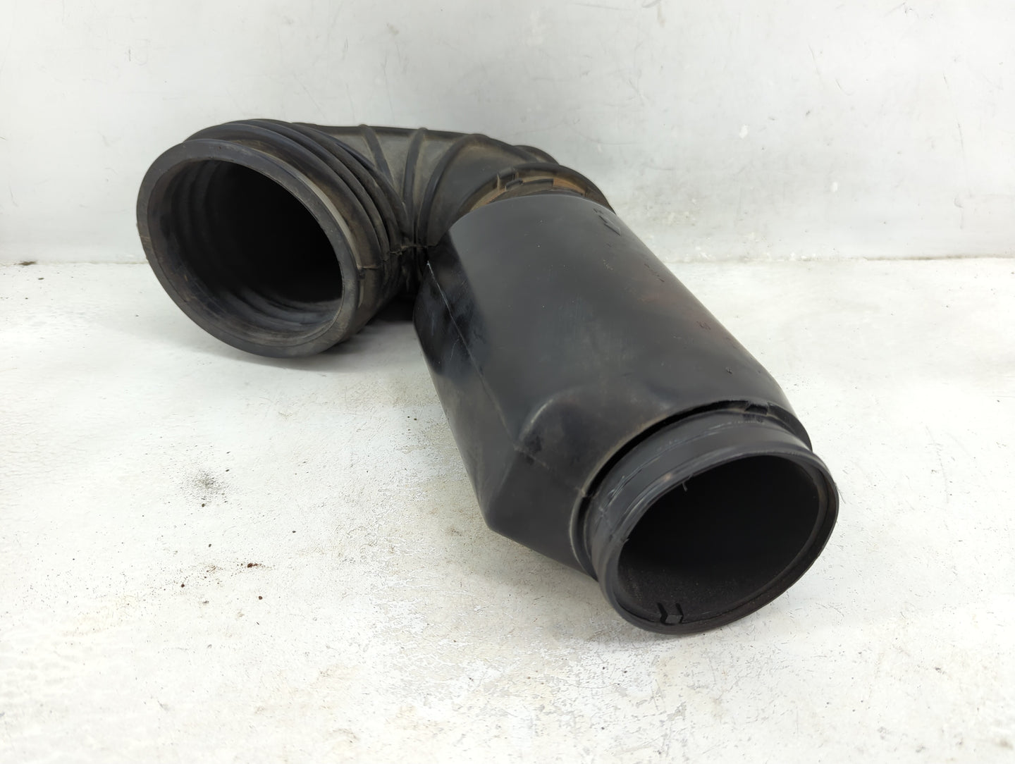 Ford E-150 Air Cleaner Intake Duct Hose Tube - Oemusedautoparts1.com