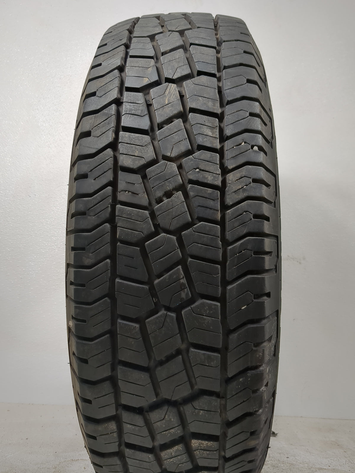 Used Tire LT225/75R16 MASTERCRAFT COURSER AP 115R - Tread Depth 8/32 - Oemusedautoparts1.com