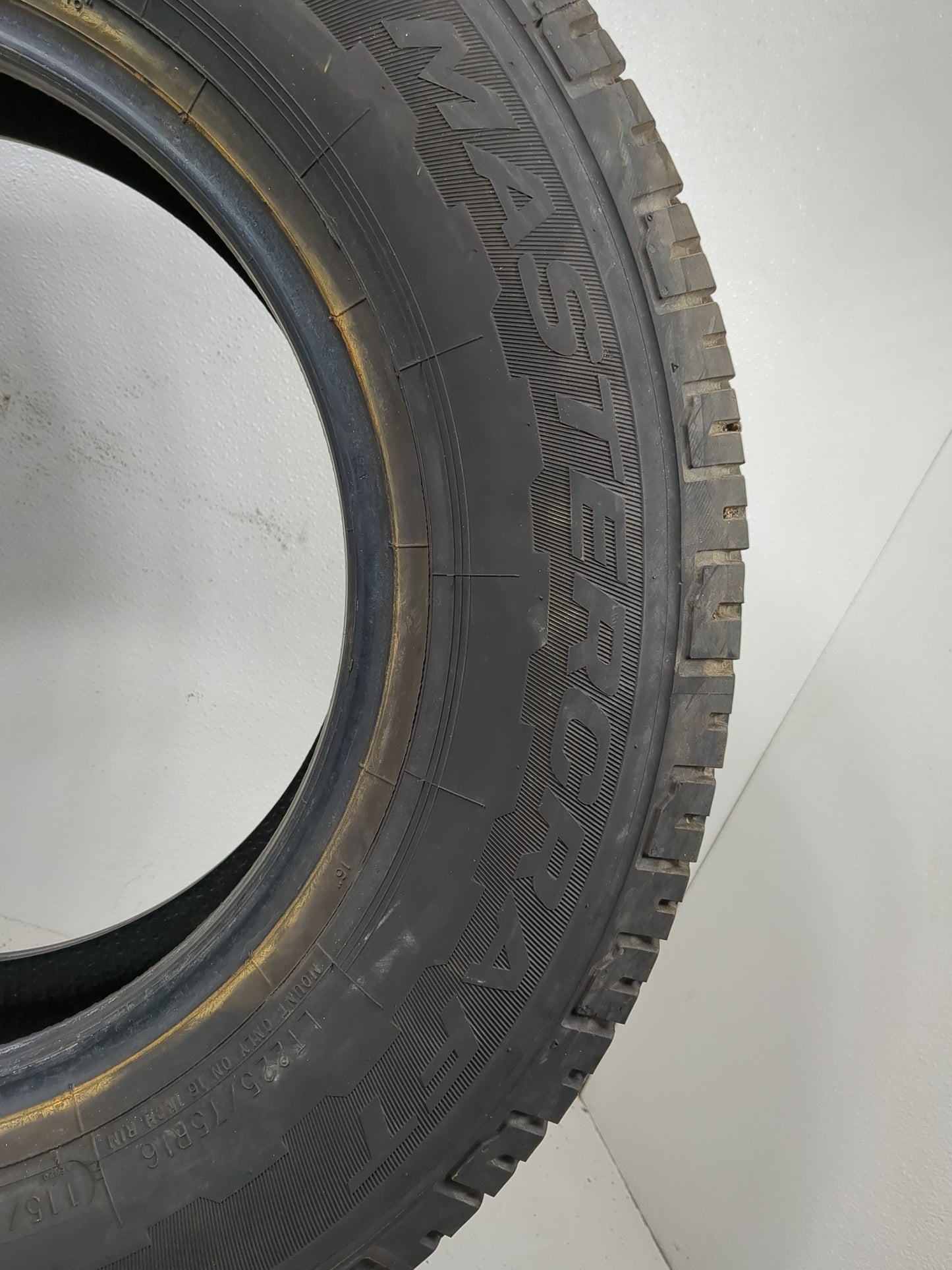 Used Tire LT225/75R16 MASTERCRAFT STRATUS AP 115/112R - Tread Depth 8/32 - Oemusedautoparts1.com