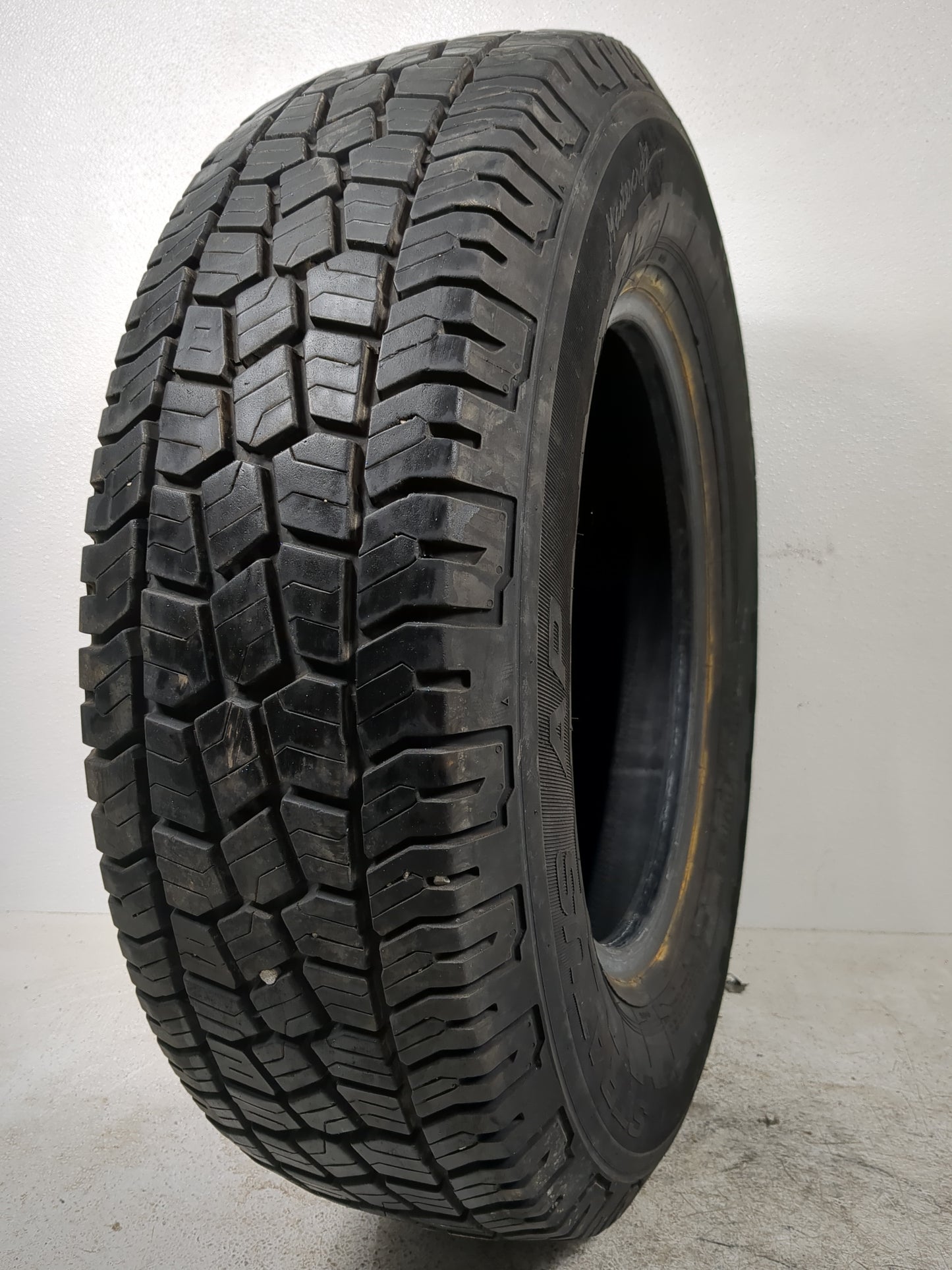 Used Tire LT225/75R16 MASTERCRAFT COURSER AP 115R - Tread Depth 8/32 - Oemusedautoparts1.com