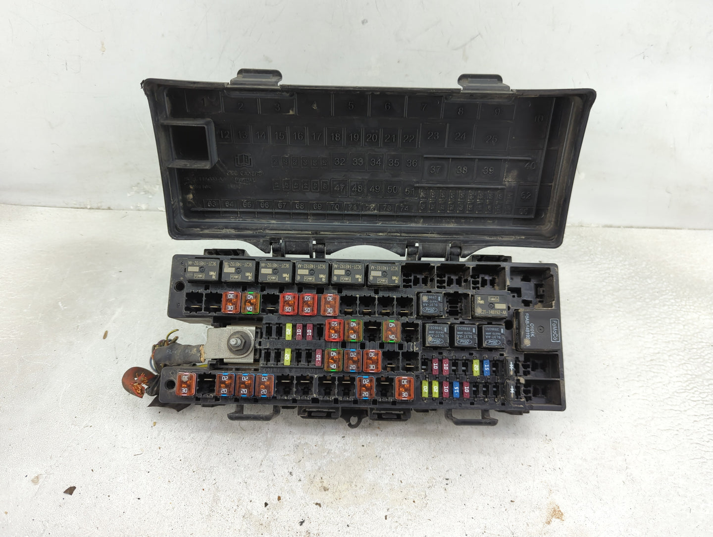 2009-2014 Ford E-250 Fusebox Fuse Box Panel Relay Module P/N:9L1T-14A003-AA Fits OEM Used Auto Parts - Oemusedautoparts1.com