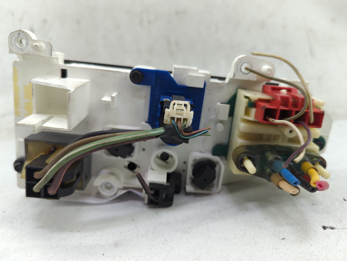 2005 Ford E-350 Club Wagon Climate Control Module Temperature AC/Heater Replacement Fits OEM Used Auto Parts - Oemusedautopa