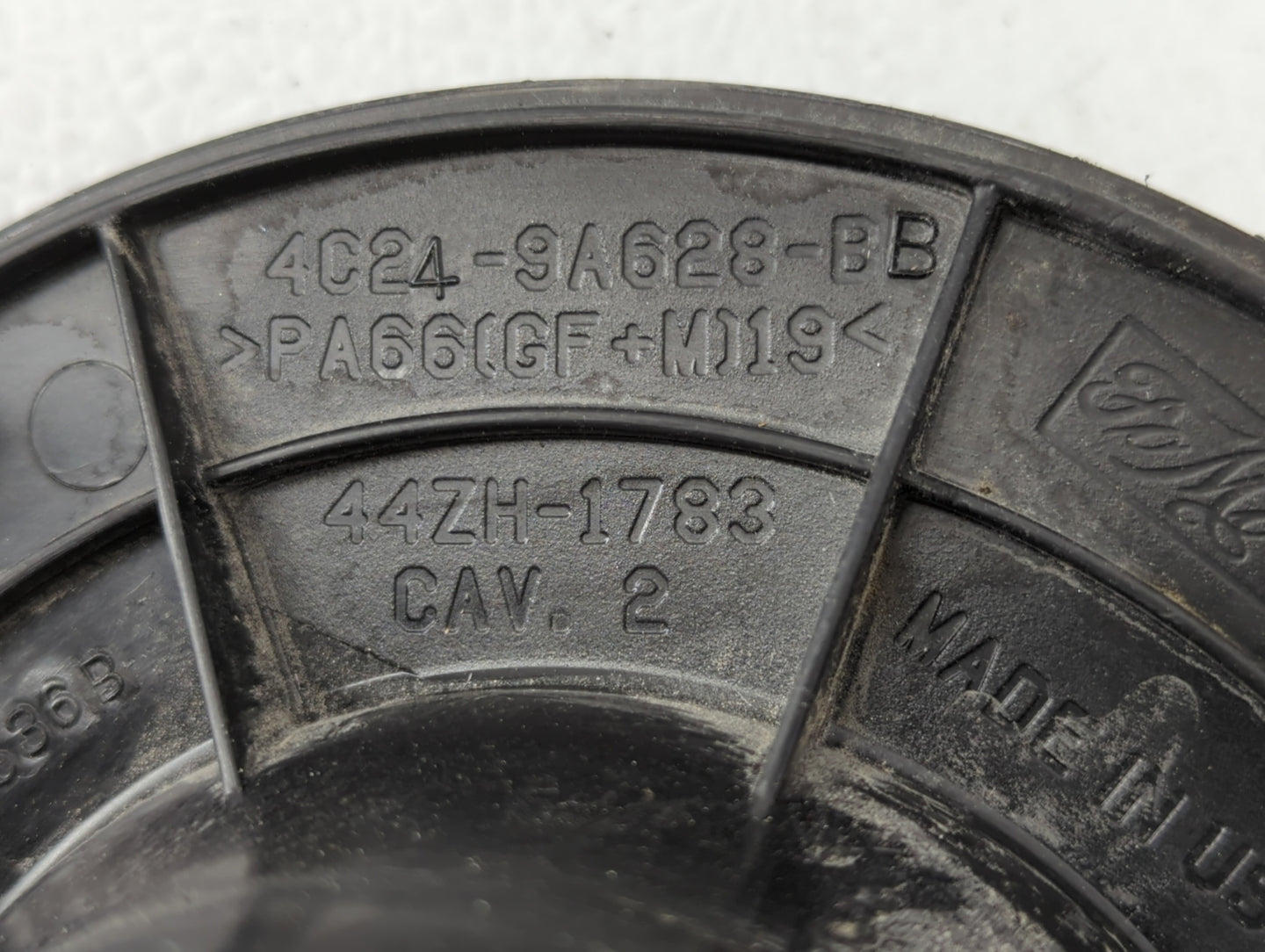 2004-2005 Ford E-350 Club Wagon Mass Air Flow Meter Maf - Oemusedautoparts1.com