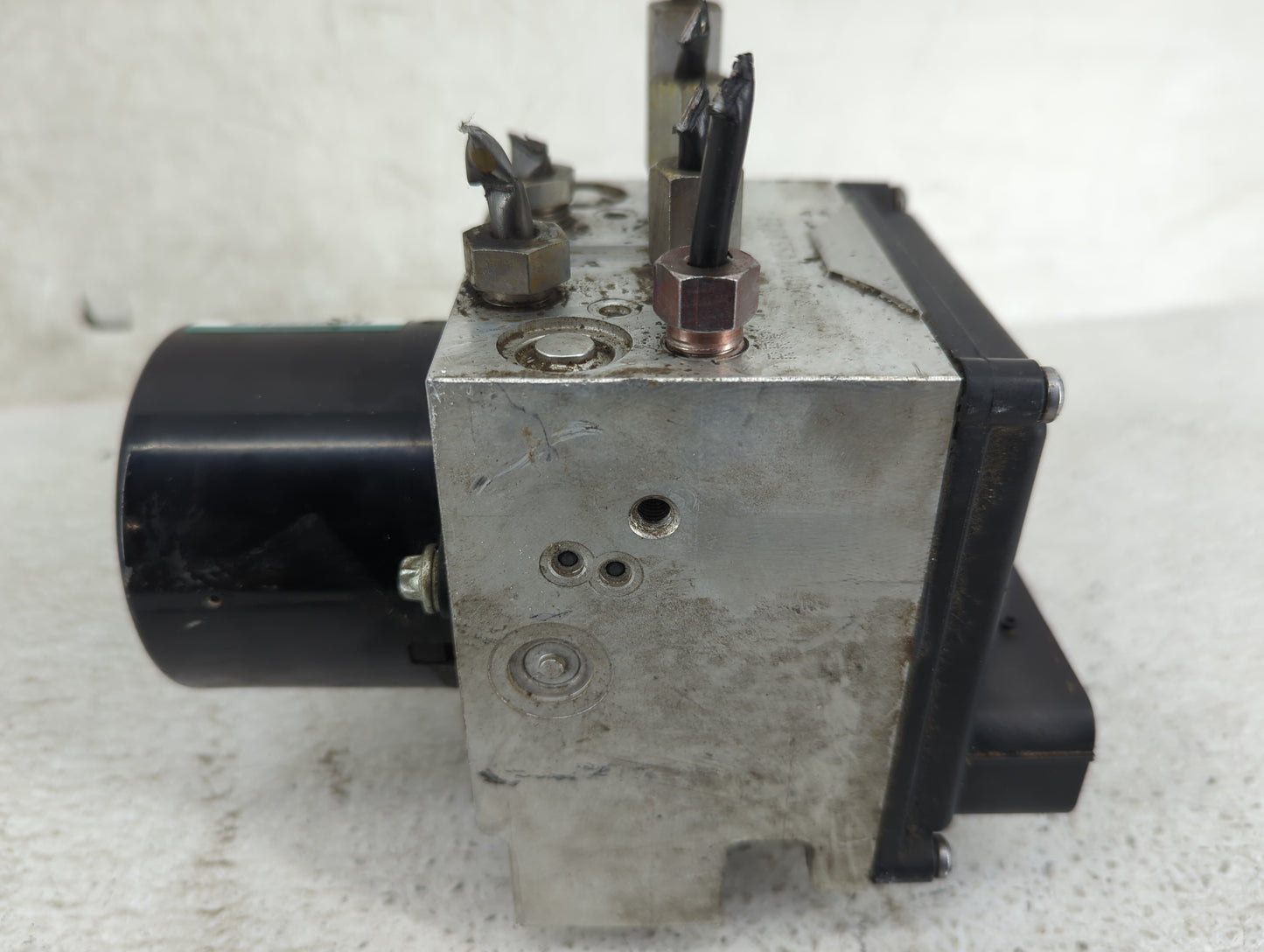 2009-2010 Ford E-350 Super Duty ABS Pump Control Module Replacement Fits Fits 2009 2010 OEM Used Auto Parts - Oemusedautopar