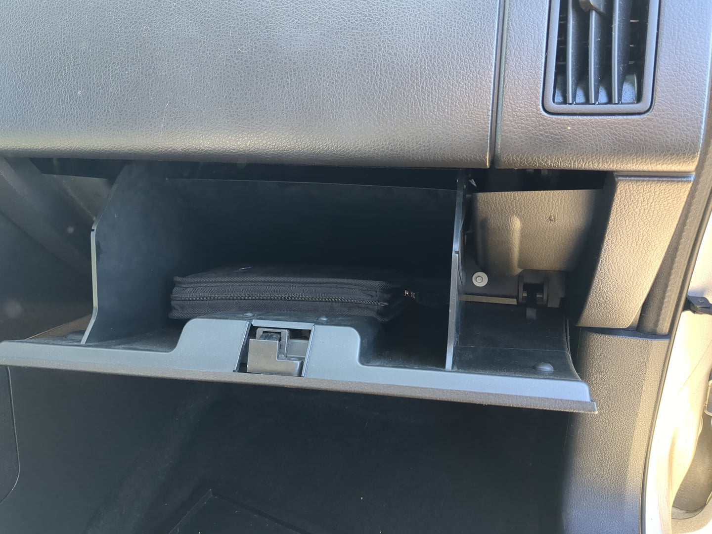 2010 Ford Edge Passenger Glove Box Door Storage Compartment 1201898 - Oemusedautoparts1.com