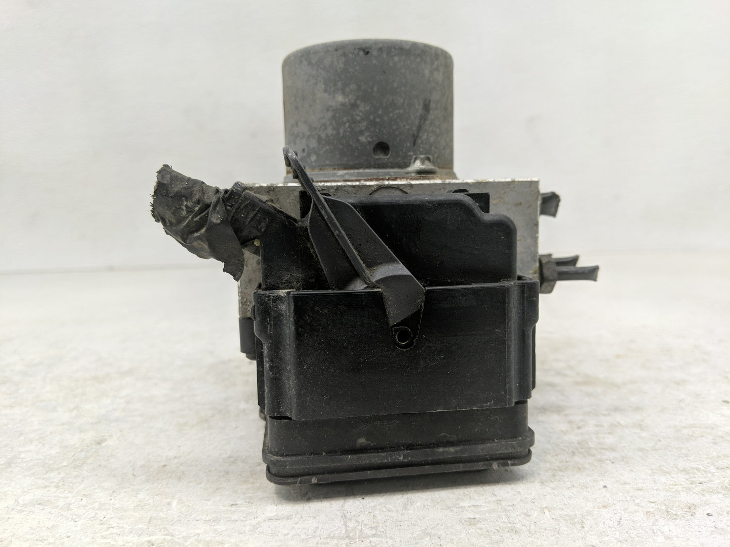 2010 Ford Edge ABS Pump Control Module Replacement P/N:AT43-2D063-AB Fits OEM Used Auto Parts - Oemusedautoparts1.com