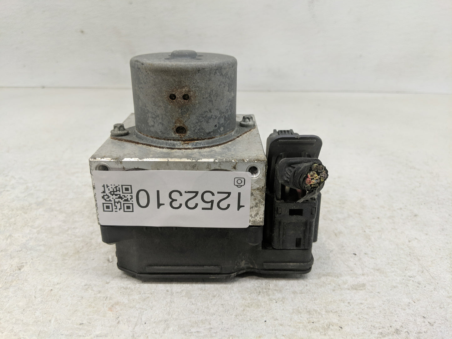 2010 Ford Edge ABS Pump Control Module Replacement P/N:AT43-2D063-AB Fits OEM Used Auto Parts - Oemusedautoparts1.com