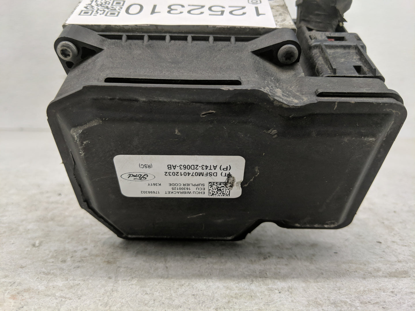 2010 Ford Edge ABS Pump Control Module Replacement P/N:AT43-2D063-AB Fits OEM Used Auto Parts - Oemusedautoparts1.com