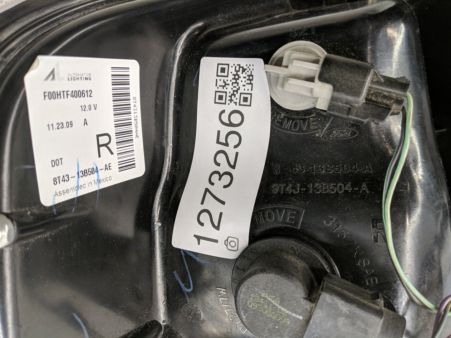 2007-2010 Ford Edge Tail Light Assembly Passenger Right OEM P/N:9T4J-13B504-A 8T43-13B504-AE Fits Fits 2007 2008 2009 2010 O