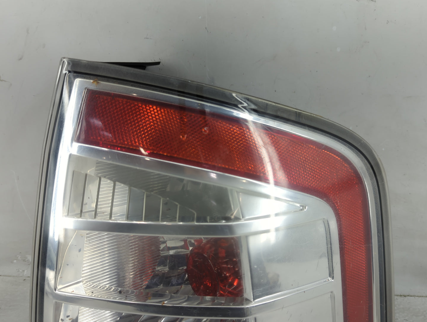 2009-2010 Ford Edge Tail Light Assembly Passenger Right OEM P/N:9T43-13B504-B Fits Fits 2009 2010 OEM Used Auto Parts - Oemu
