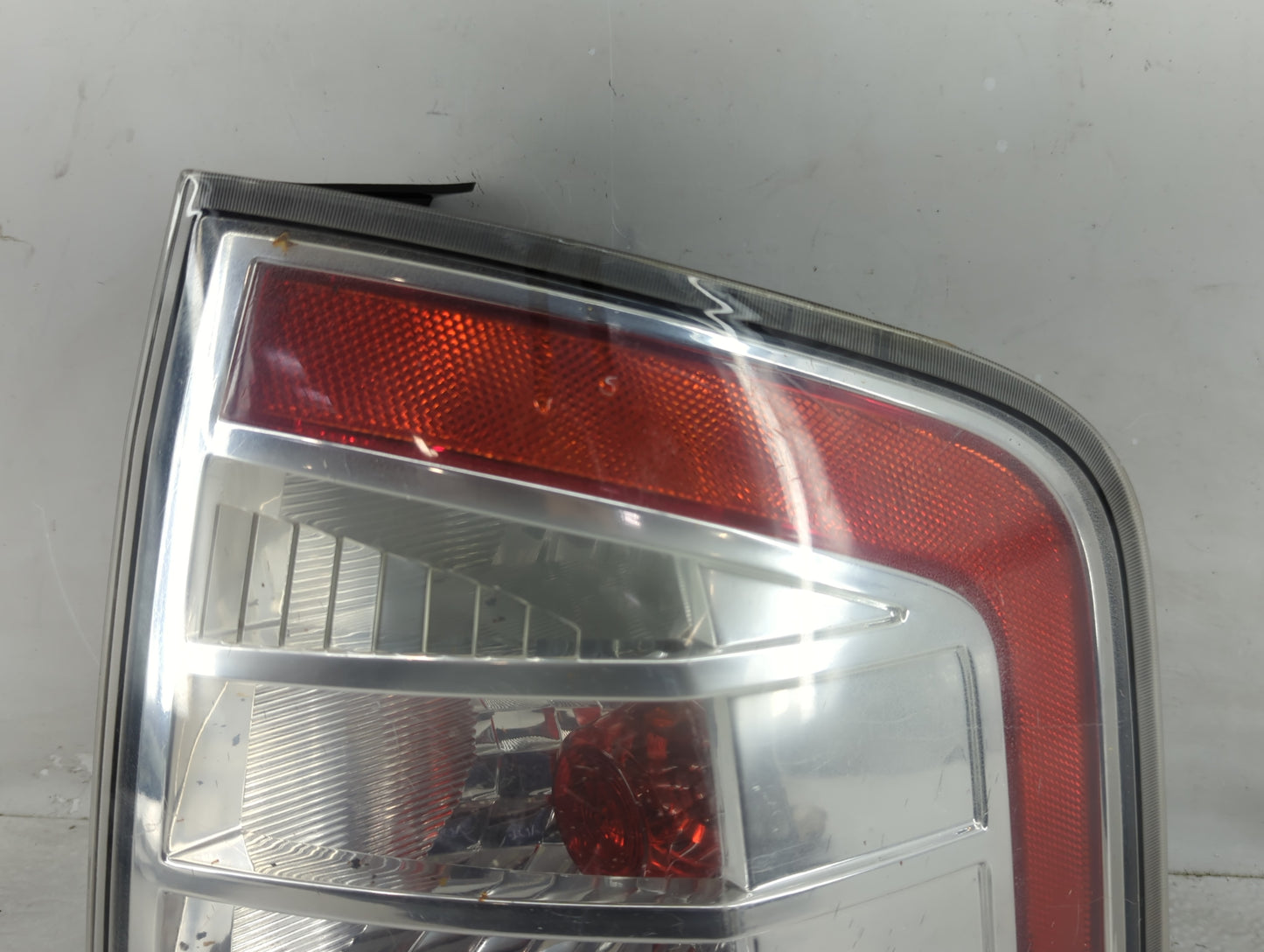 2009-2010 Ford Edge Tail Light Assembly Passenger Right OEM P/N:9T43-13B504-B Fits Fits 2009 2010 OEM Used Auto Parts - Oemu