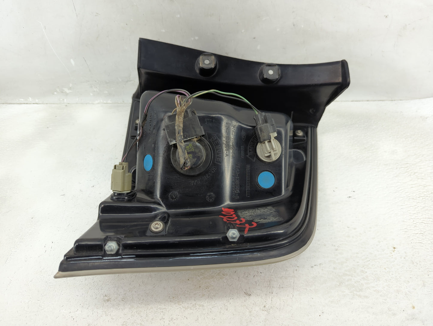 2009-2010 Ford Edge Tail Light Assembly Driver Left OEM P/N:9T43-13B505-B Fits Fits 2009 2010 OEM Used Auto Parts - Oemuseda