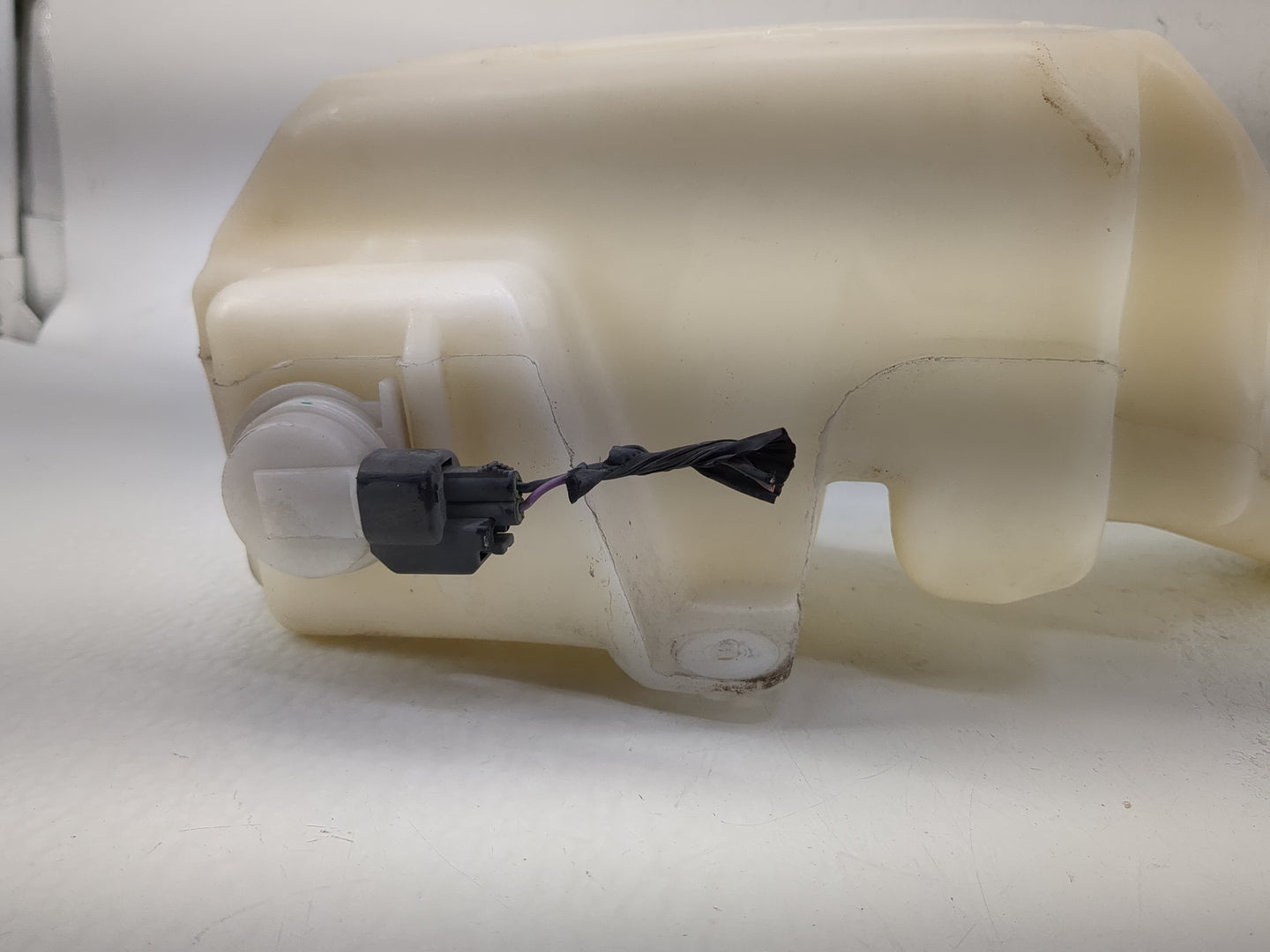 2007-2014 Ford Edge Windshield Washer Fluid Reservoir Bottle Oem - Oemusedautoparts1.com