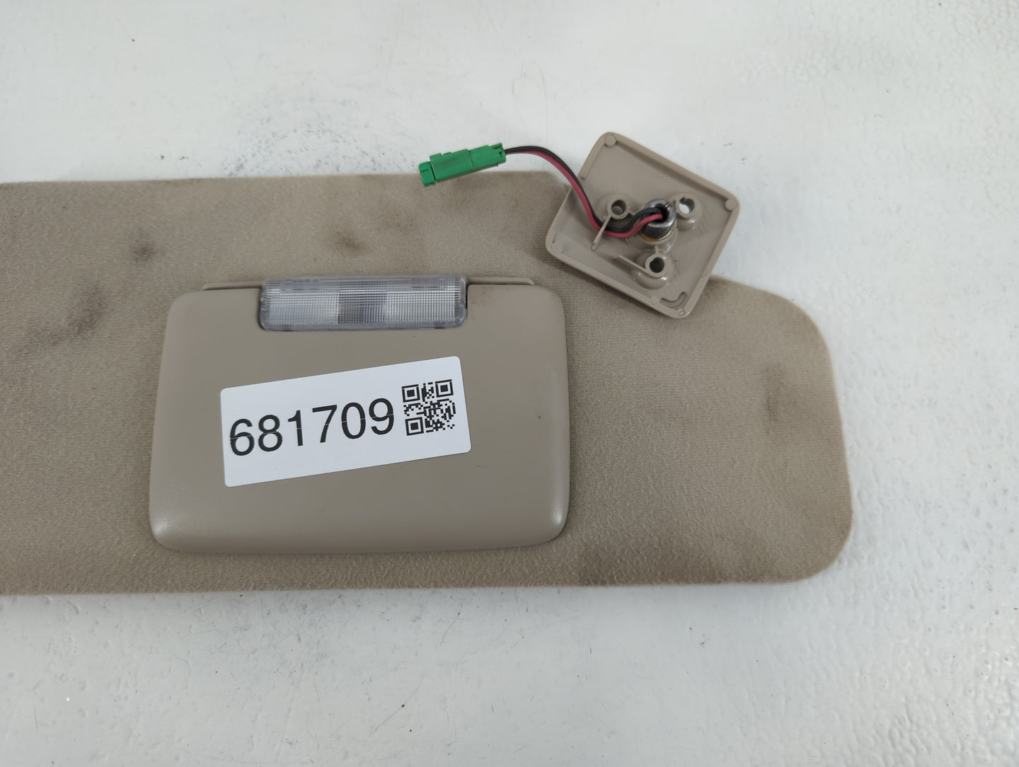 2007-2010 Ford Edge Sun Visor Shade Replacement Passenger Right Mirror Fits Fits 2007 2008 2009 2010 OEM Used Auto Parts - O