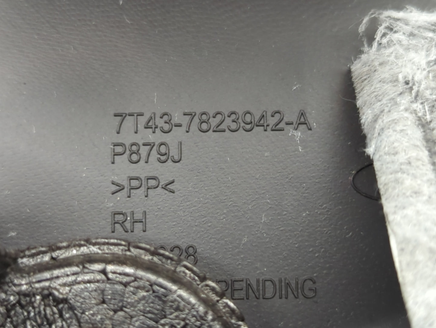 2010 Ford Edge Front Right Passenger Interior Door Panel Trim - Oemusedautoparts1.com