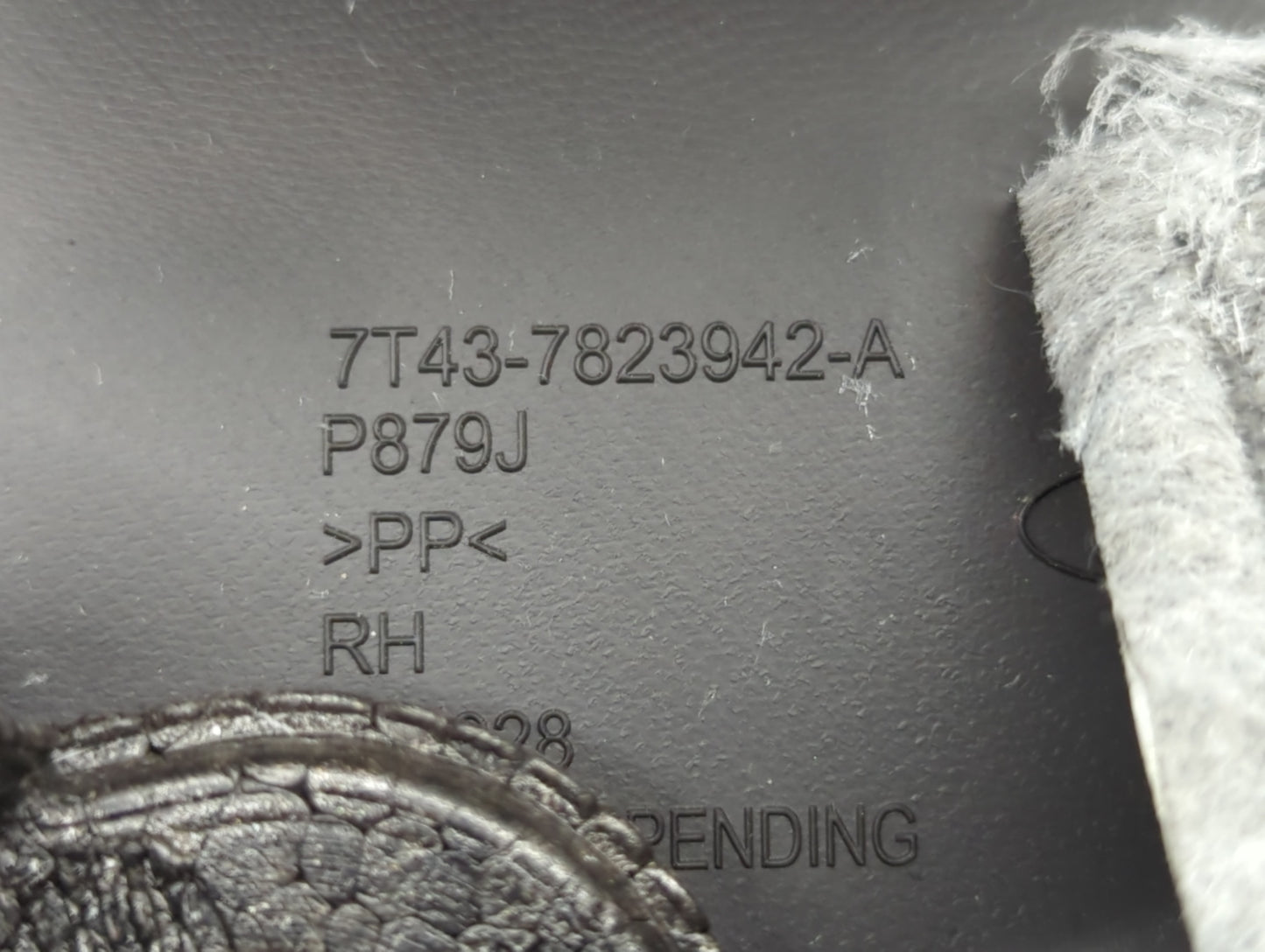2010 Ford Edge Front Right Passenger Interior Door Panel Trim - Oemusedautoparts1.com
