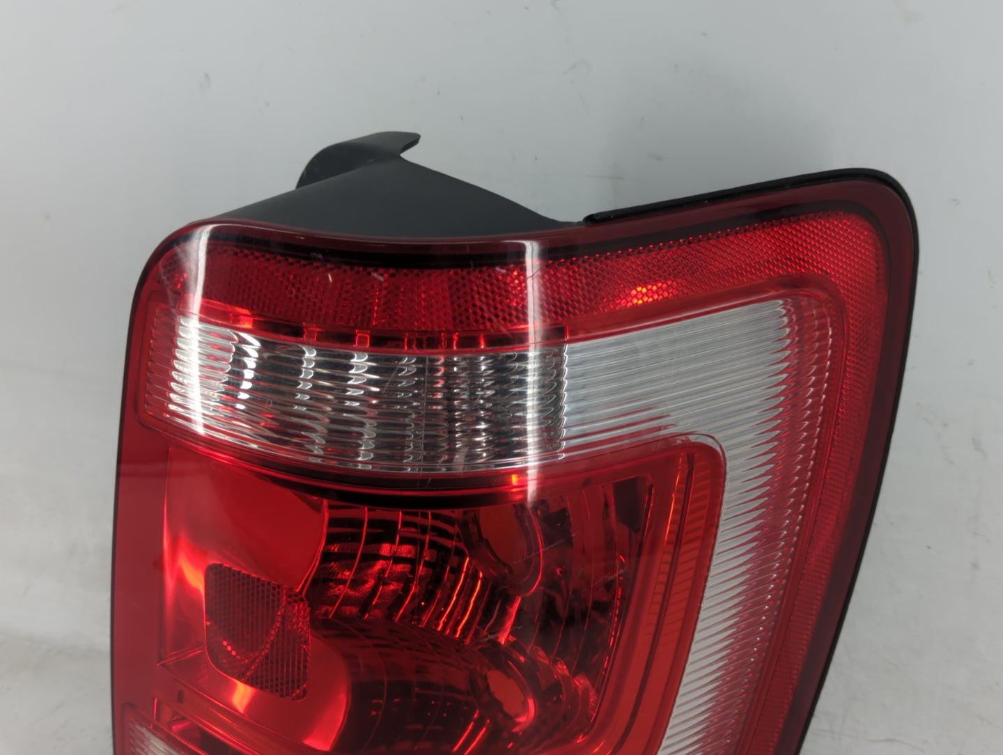 2008-2012 Ford Escape Tail Light Assembly Passenger Right OEM P/N:9L84-13B504-A Fits Fits 2008 2009 2010 2011 2012 OEM Used 