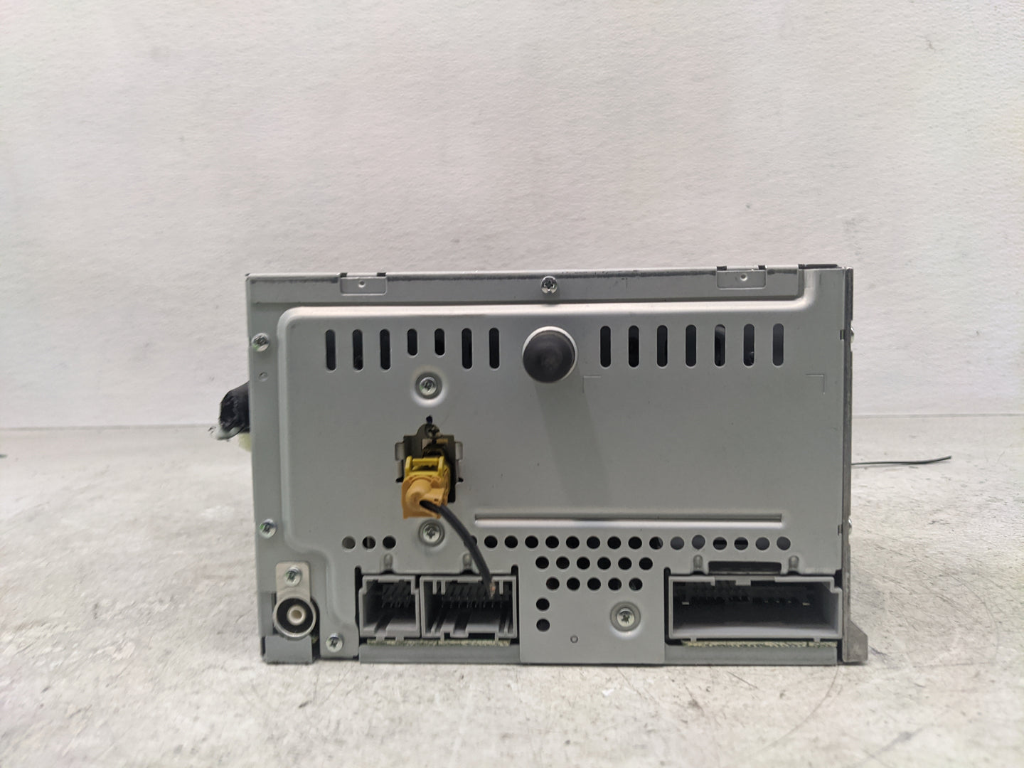 2010 Ford Escape Radio AM FM Cd Player Receiver Replacement P/N:9L8T-19C157-DE Fits OEM Used Auto Parts - Oemusedautoparts1.