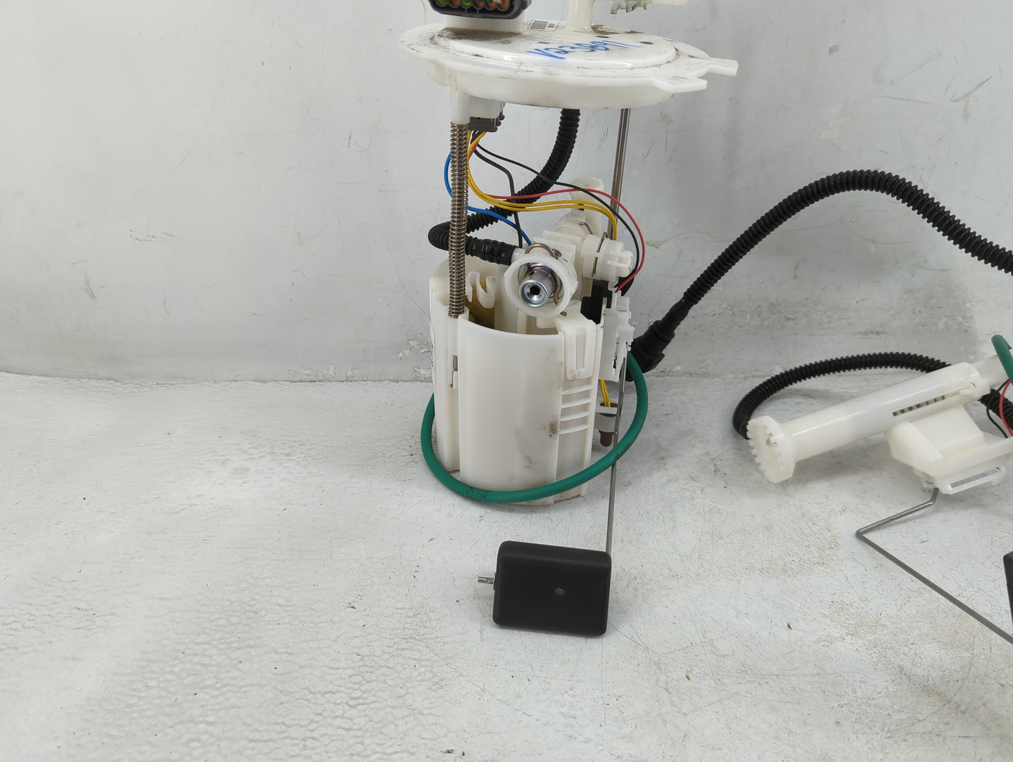 2010-2012 Ford Escape Electrical Gas Fuel Pump Assembly - Oemusedautoparts1.com
