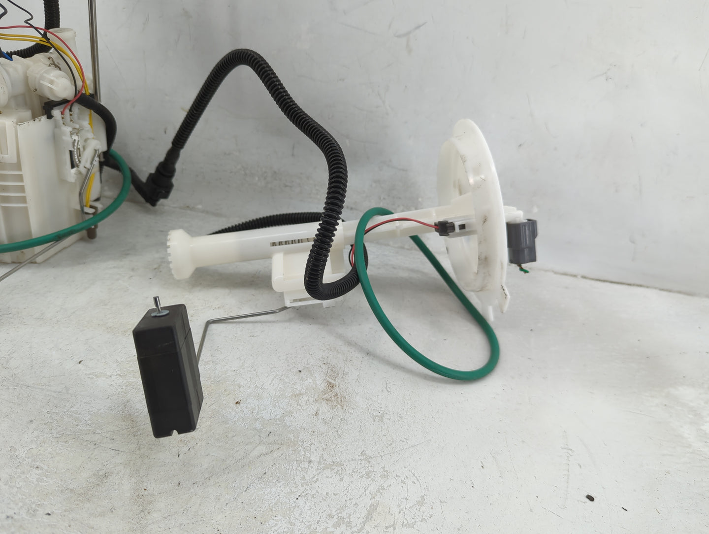 2010-2012 Ford Escape Electrical Gas Fuel Pump Assembly - Oemusedautoparts1.com